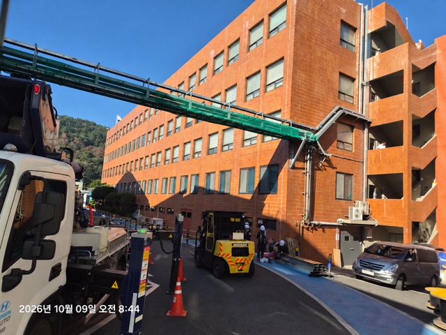 건물 앞의 차량 배치 · 제공 사진 11번