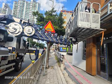 보도 주변의 차량과 작업대 · 제공 사진 60번