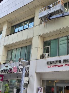 상가 외벽과 작업대 · 제공 사진 185번