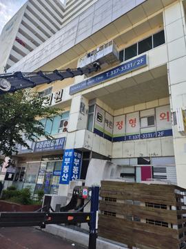상가 건물 옆으로 뻗은 붐 · 제공 사진 186번