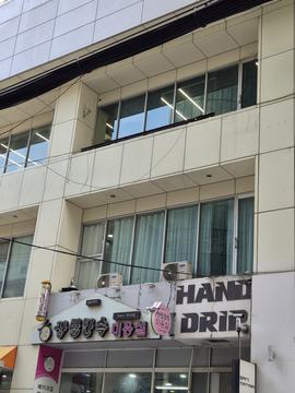 상가 외벽과 작업대 · 제공 사진 188번